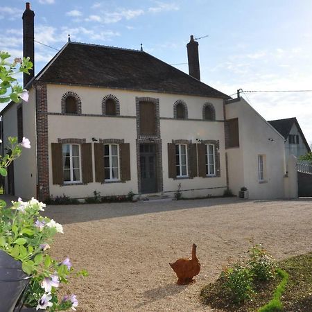 Gite Les Robins Vergigny Exterior photo
